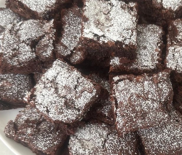 Powdered-sugar chocolate brownies